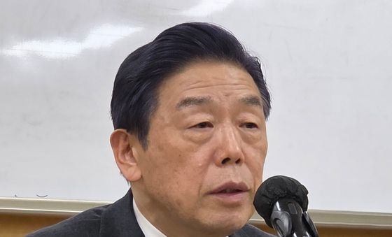 기자회견하는 김형석 독립기념관 관장