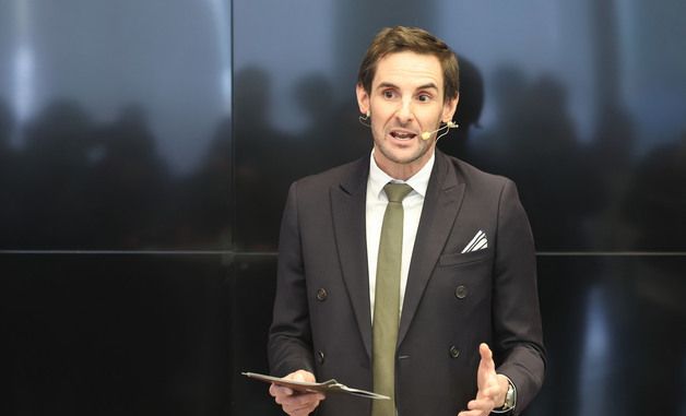 환영사하는 티보 뒤사라 페라리코리아 대표