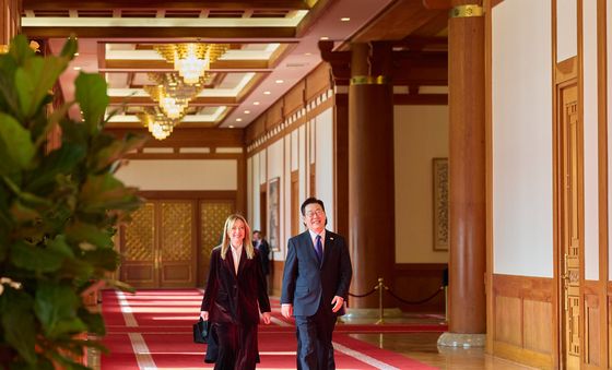 오찬장 입장하는 한-이탈리아 정상