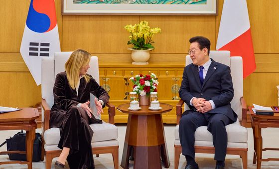 소인수회담하는 한-이탈리아 정상