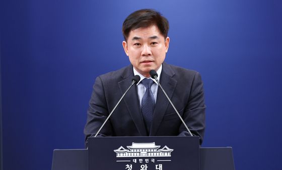 사직 의사 밝히는 김병욱 정무비서관