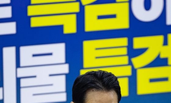 물 마시는 장동혁 국민의힘 대표