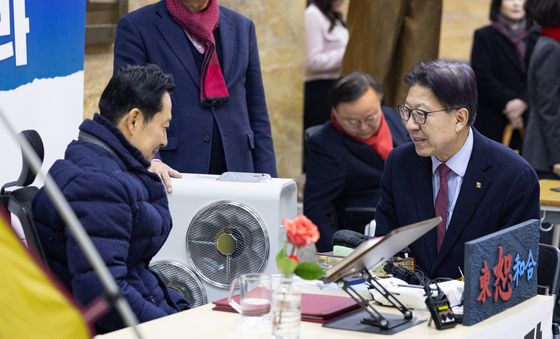 장동혁 국민의힘 대표 단식 농성장 찾은 박형준 부산시장