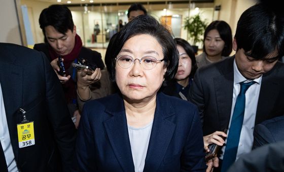 청문회 기다리며 국회 대기중인 이혜훈 장관 후보자