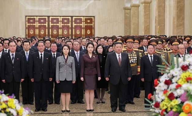 김주애, 선대 안치된 금수산궁전 첫 참배