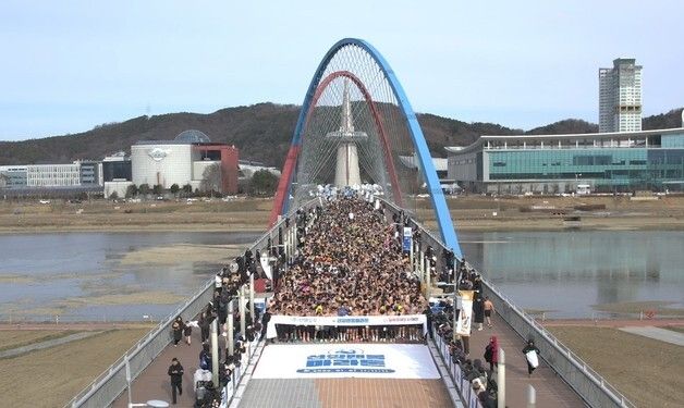 선양 맨몸마라톤, 강추위 뚫은 6천 맨몸러의 뜨거운 함성