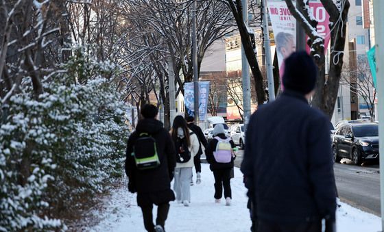 중무장한 등굣길