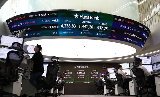 코스피, 새해 첫 거래일 사상 최고치 돌파