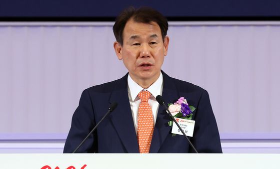 증권·파생상품시장 개장 알리는 정은보 이사장