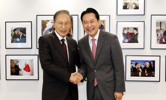 새해 맞아 이명박 전 대통령 예방하는 장동혁 국민의힘 대표