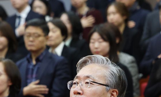 국민의례 하는 김형두 헌법재판관