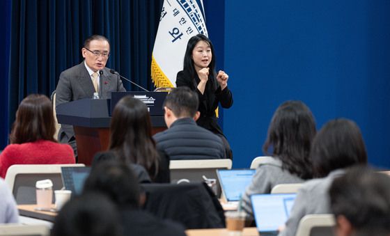 국빈 방중 일정 브리핑 하는 위성락 안보실장