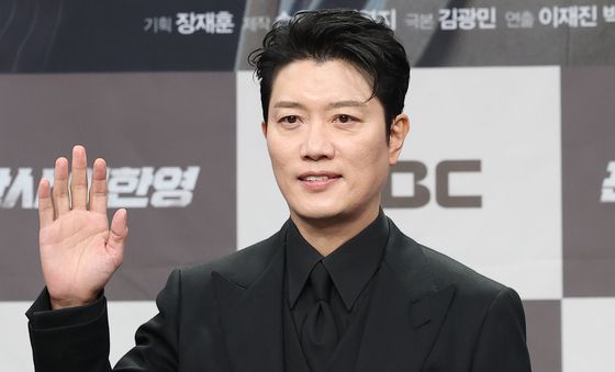 박희순, 빛나는 손 인사