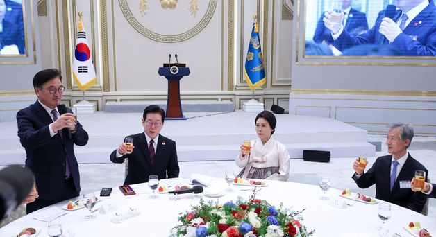 건배사하는 이재명 대통령