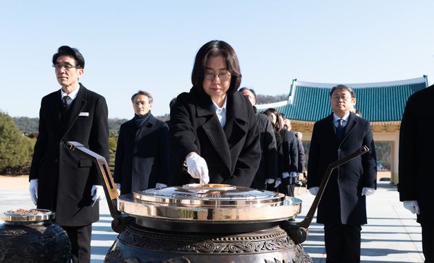 이미선 기상청장, 신년 맞아 현충원 참배