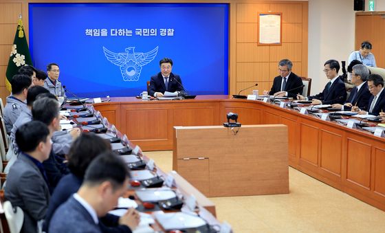 모두발언하는 윤호중 장관