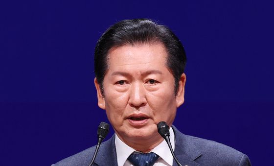 축사하는 정청래 민주당 대표