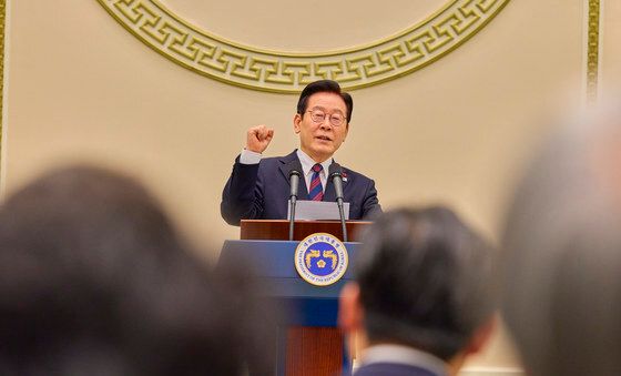 청와대 시무식 발언하는 이재명 대통령