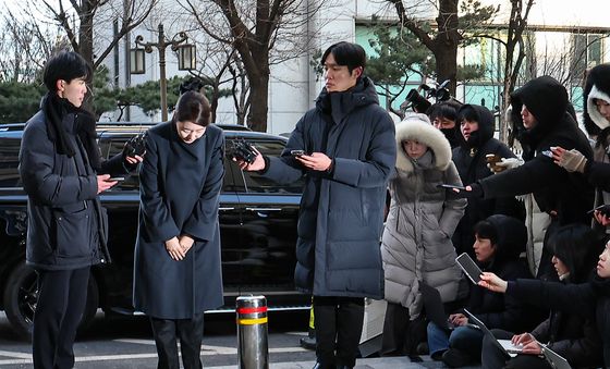 '공천헌금 1억 의혹' 강선우 의원, 소환 조사 출석