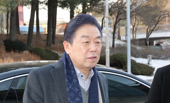 출근하는 김형석 독립기념관장