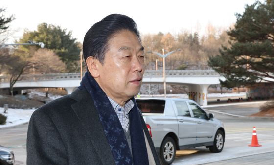 김형석 관장, 해임 의결 이후 첫 출근