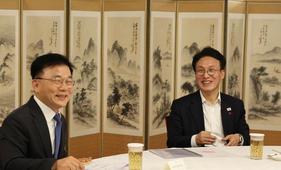 김민석 총리, 박상진 산업은행 회장과 경제현안 관련 간담회