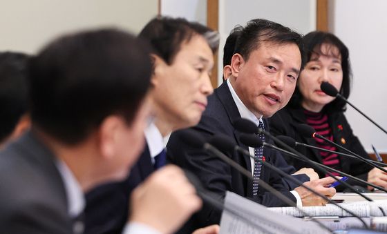 발언하는 김종철 방송미디어통신위원장