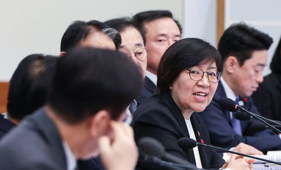 발언하는 정은경 장관