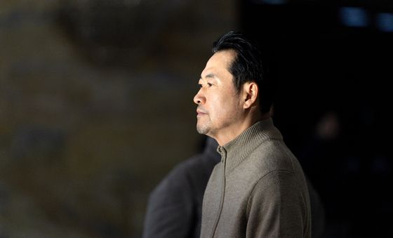 창 밖 바라보는 장동혁 대표