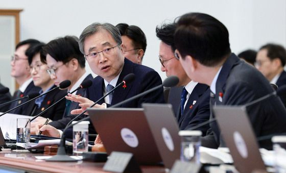 발언하는 조현 외교부 장관