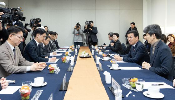 모두발언하는 신정훈 국회 행안위원장