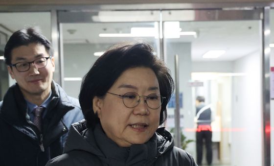 이혜훈 후보자 청문회 사무실서 외부로 나서