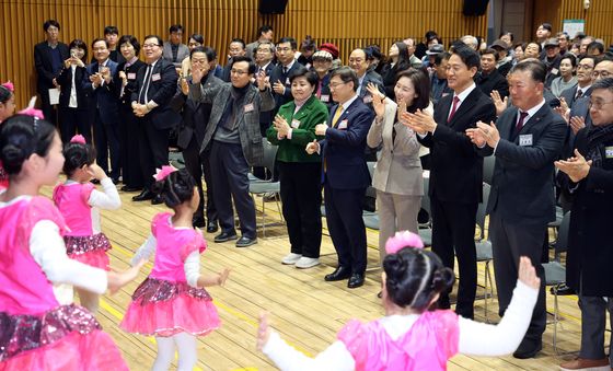 아이들 무대로 연 대한노인회 서울시연합회 신년인사회