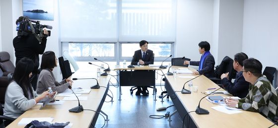 스테이블코인 여당안 논의하는 이정문