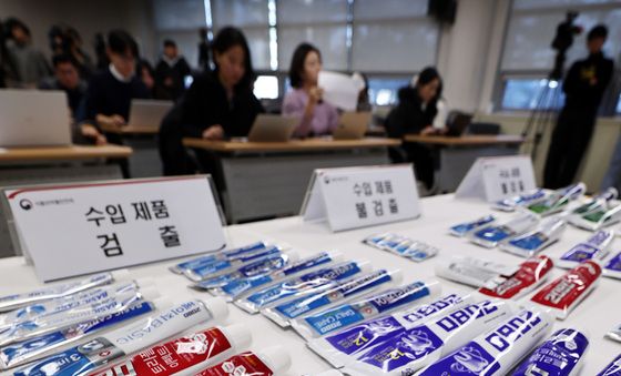 식약처 "애경 2080 치약 일부 수입제품에서 트리클로산 최대 0.16% 검출"