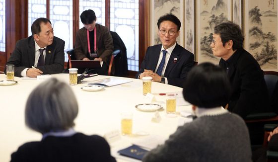 연극인 간담회 나선 김민석 총리