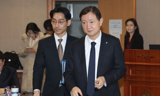 간담회 참석하는 이찬진 금감원장