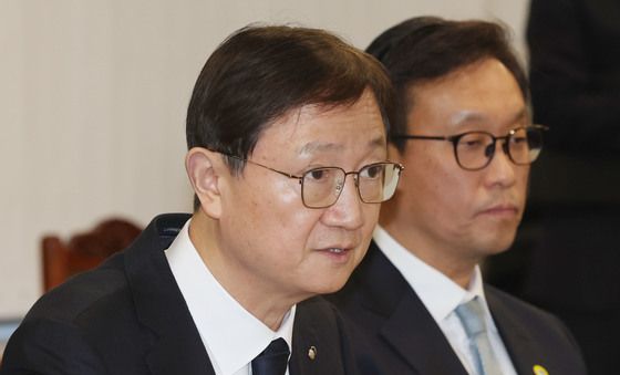 간담회 발언하는 이찬진 금감원장