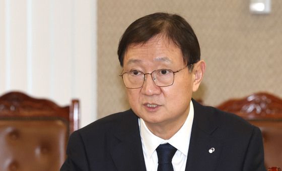 간담회 발언하는 이찬진 금감원장