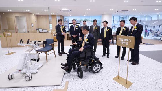 KB금융 골든라이프 플래그십 센터 출범…시니어 원스톱 서비스