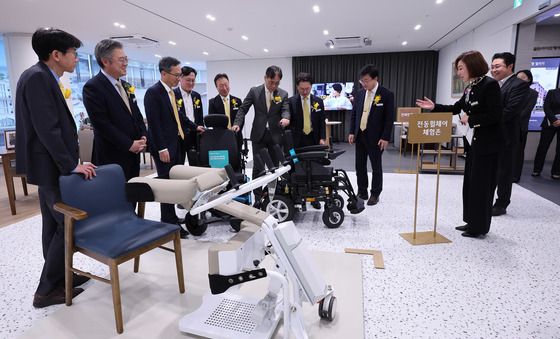 KB금융 골든라이프 플래그십 센터, 시니어 서비스 집약