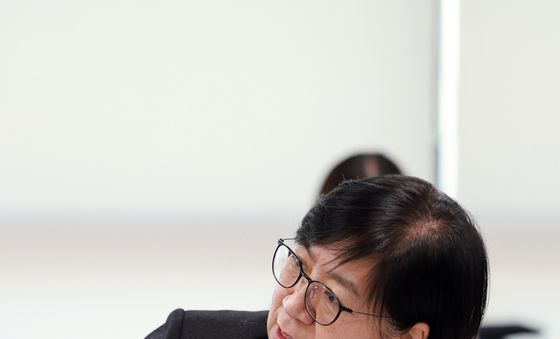 제4차 보건의료정책심의위원회에서 발언하는 정은경 장관