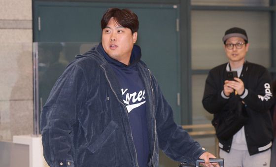 류현진 '대표팀 사이판 훈련 마치고 귀국'