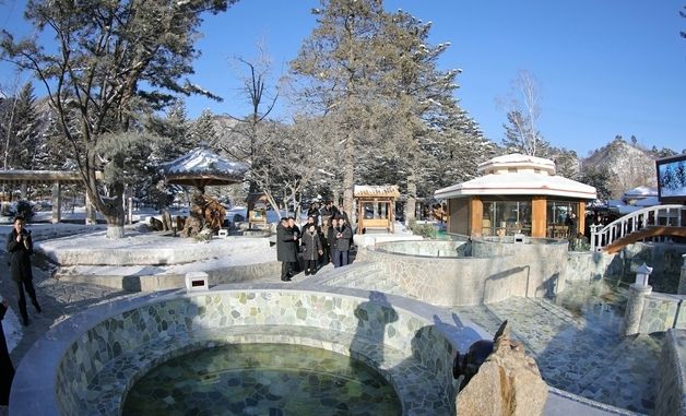 김정은, 전국 휴양·요양기지 통일 관리하는 합리적 기구 주문