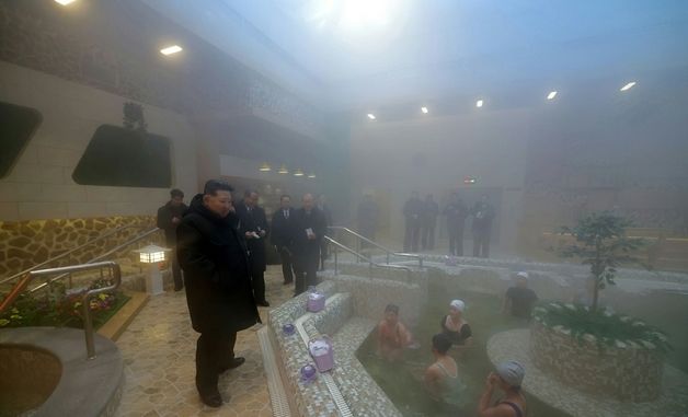 김정은, 온포근로자휴양소 2월 중 개업 주문