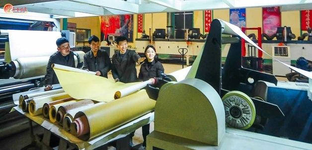 북한 “질 제고는 우리 모두의 몫”…평양수지건재공장 조명