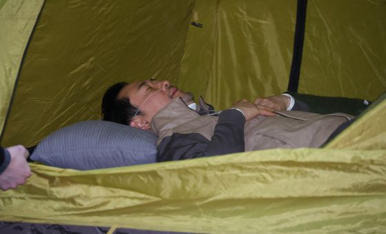 의료용 산소 발생기 착용한 장동혁