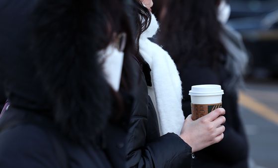 '출근길 따뜻한 커피 한 잔'