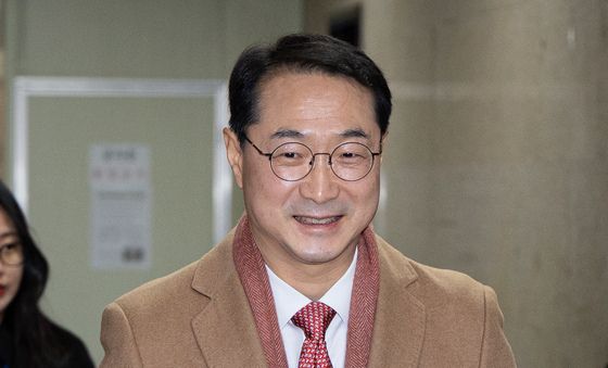 원내대표실 향하는 김건 의원