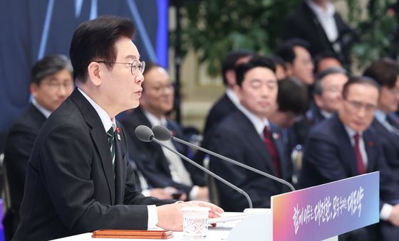 신년 기자회견 발언하는 이재명 대통령